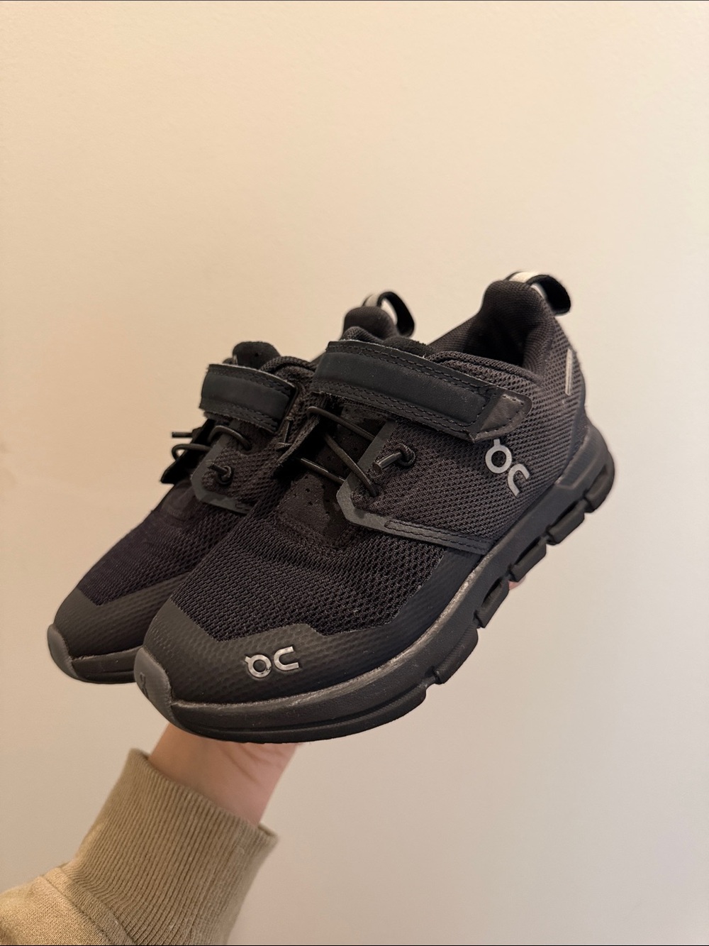 On Running Kids Black Mesh Sneakers with Hook-and-Loop Strap